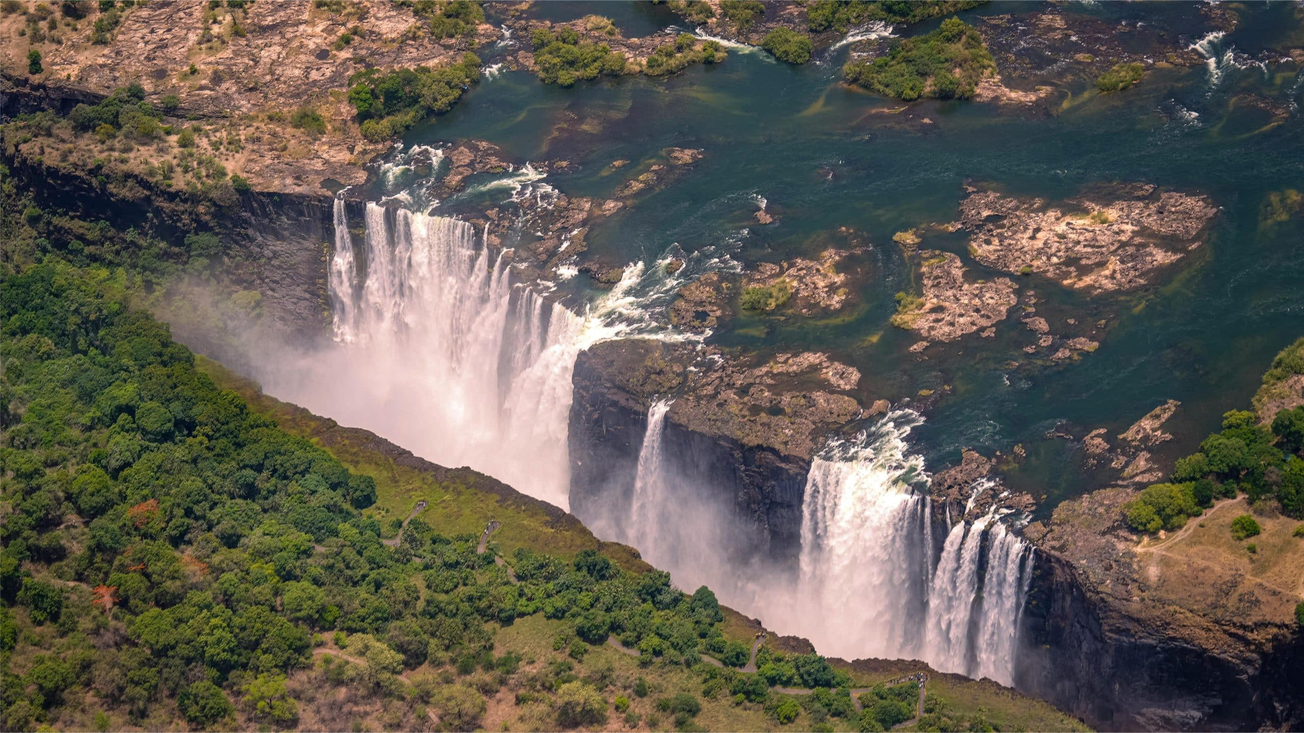 Experience the Majesty of Victoria Falls!